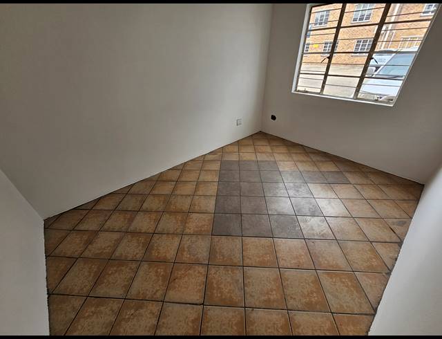 264M² FACTORY TO LET IN ANDERBOLT
